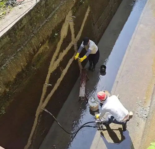 汪场镇污水池堵漏